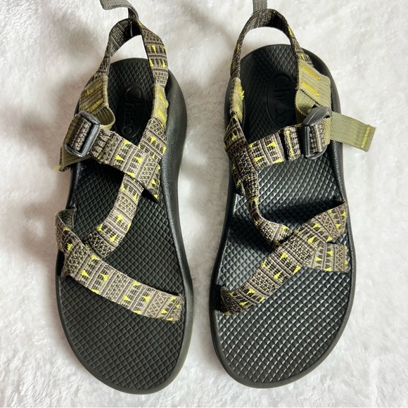 Chaco Shoes - Chaco Sandals with Black and Olive Green Pattern Adjustable Straps Size 6